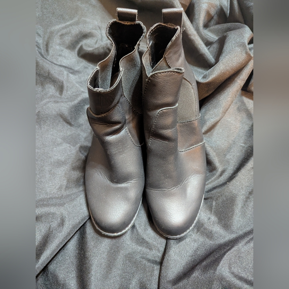 Universal Thread Black Boots